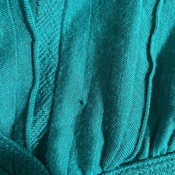 Elegant Max Studio Womens Green Tiered double v top. Lightly used. - Picture 4 of 4